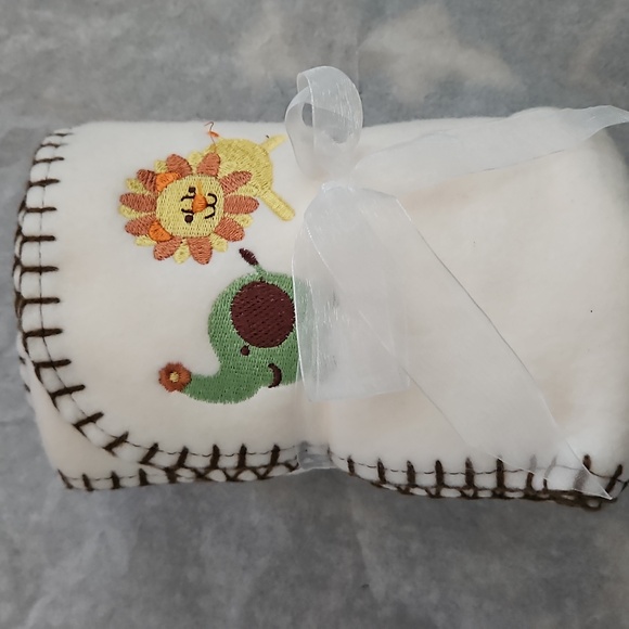 Baby Essentials New Parent or Shower Gift Set Boy Girl - Picture 3 of 10